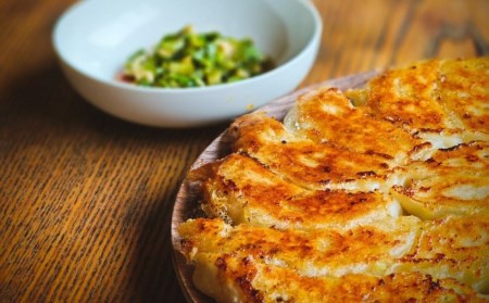 青森県産にんにく 手作り 冷凍生餃子 20個 特製葉にんにくのたれ付