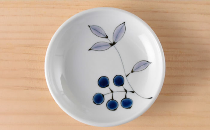 【波佐見焼】南天 夫婦 茶碗・湯呑み・小皿・箸置き 青と赤 8個セット【大新窯】 [DC81]