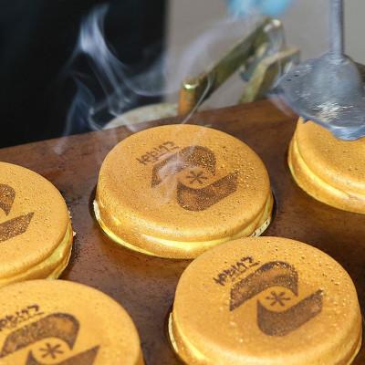 ふるさと納税 松山市 【松山老舗和菓子店】こいずみの大判焼[白あん]8個入 |  | 02