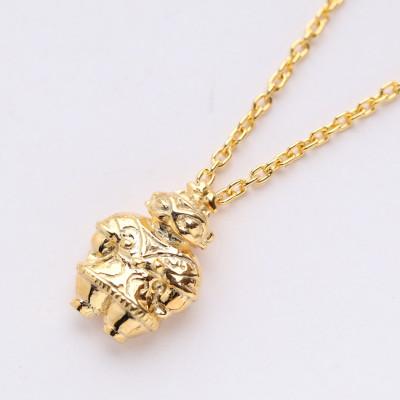 ふるさと納税 山梨県 縄文の神秘を身にまとうK18製　コメ遮光器土偶ネックレス　700-086