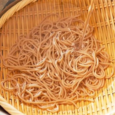 ふるさと納税 雲南市 グルテンフリーの玄米麺と 日本海のあごだし麺つゆセット |  | 01