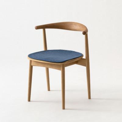 ふるさと納税 飛騨市 【飛騨の家具】　HIDA　KURINOKI　セミアームチェア　専用シート付　飛騨市産材仕様