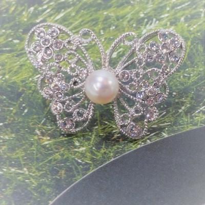 ふるさと納税 鳥羽市 伊勢志摩あこや本真珠ブローチピン(蝶々) 10-64 |  | 03