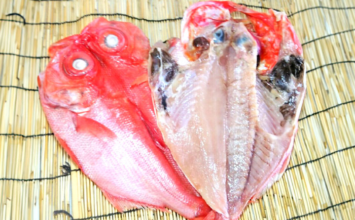 【全3回 隔月 定期便】かながわブランド「三崎黒潮キンメ」鯛の特大干物 2枚入 約1400g セット【長井水産株式会社】 [AKAJ008]