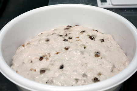 【ふるさと納税】＜【3回定期便】柑橘の皮入り☆限定！贅沢パン ＞天然酵母 パン ワインとの相性抜群 レーズン くるみ どっしり きめが細かい ハードパン 自家製酵母 450g×2個を3回連続でお届け！