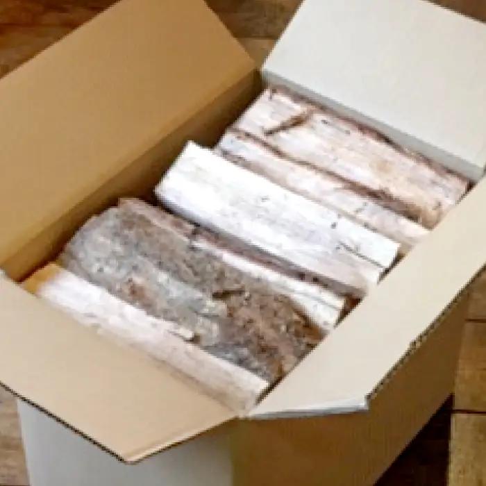 三瓶山の薪【乾燥薪 広葉樹 ナラ 楢 サクラ 桜 ノブ 約25cm 約13～16kg キャンプ BBQ バーベキュー 燻製 焚き火 薪ストーブ 暖炉 アウトドア 伐採木 島根県 大田市 国立公園】