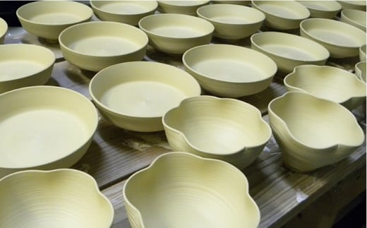 有田焼 和紙染め 梅形鉢 ＋ 和紙染め 梅形 小鉢 各 2個 セット 《糸島》【伊都桃山窯】 [AKB010]