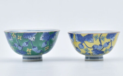 【有田焼】濃いちご飯碗  大小ペア / 食器 / 佐賀県 / 株式会社まるぶん [41APCD063]