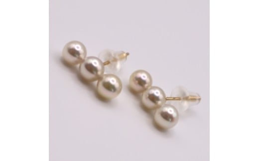 1934 K18　アコヤ本真珠4.0㎜up　3連ピアス