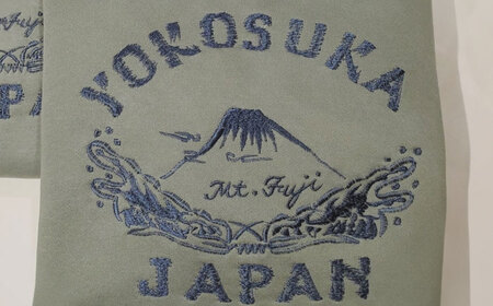 【Mサイズ】横須賀×富士山刺繍プルオーバーパーカー【有限会社エムシーハウス】[AKAP021-2]
