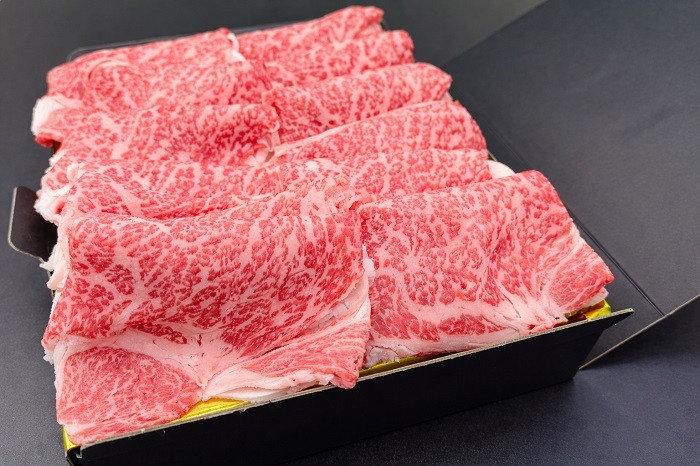 
                  （冷凍） 松阪牛 すき焼きしゃぶしゃぶ用 700ｇ b-125 ／ 瀬古食品 ふるさと納税 牛肉 松阪肉 名産 ブランド 霜ふり本舗 三重県 大紀町
                