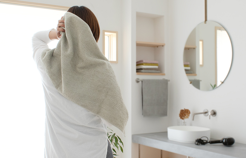 【スピード発送】ファミーユ ミニバスタオル 10枚【フェイスタオル 以上 バスタオル 未満 泉州タオル 吸水 普段使い シンプル 日用品 たおる】 G2113