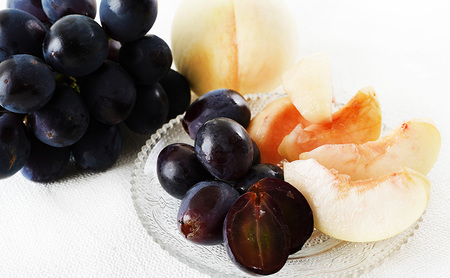 桃 ぶどう 2027年 先行予約 果物詰合せ 白桃 2玉（1玉200g以上） ニュー ピオーネ 2房（合計約940g）化粧箱