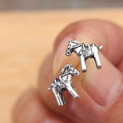 ふるさと納税 山梨県 【縄文アクセサリーDo_goods】SILVER　925製コメ馬形埴輪ピアス　700-093 |  | 01