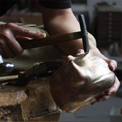 ふるさと納税 弥彦村 鎚起銅器 黄金色耳口打ち出し銅製湯沸かし(1500ml) 伝統技術 贈答品 新潟県 弥彦村　 |  | 03