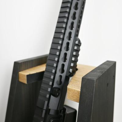 ふるさと納税 横手市 WOOD WORKS ライフルスタンド 1丁掛【本体:ライトブラウン×ブラックウッド】 |  | 03