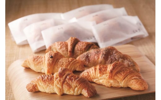 
            博多【三日月屋】天然酵母で作ったクロワッサン5個（当店人気の5種類）【クロワッサン 食品 加工食品 人気 おすすめ 送料無料 ベーカリー】
          