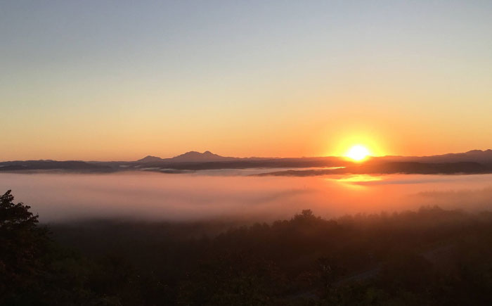 雲海に泊まれるホテル「KOYA.lab陵雲荘」30,000円分宿泊割引券《足寄町》【株式会社KOYA.lab】 北海道旅行 旅行 足寄 あしょろ 絶景 BBQ 海の幸 海鮮 サウナ 温泉 十勝 雲海 