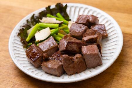 A4ランク以上！氷見牛のももを使ったサイコロステーキ1660g | 国産 牛肉 黒毛和牛 赤身 牛肉 もも ステーキ サイコロステーキ A4 牛肉