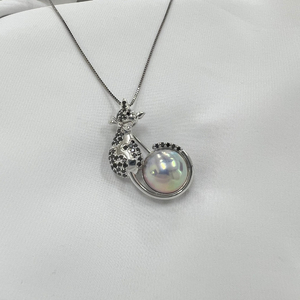 マベパールペンダントブローチ　キャットモチーフ【B03944】