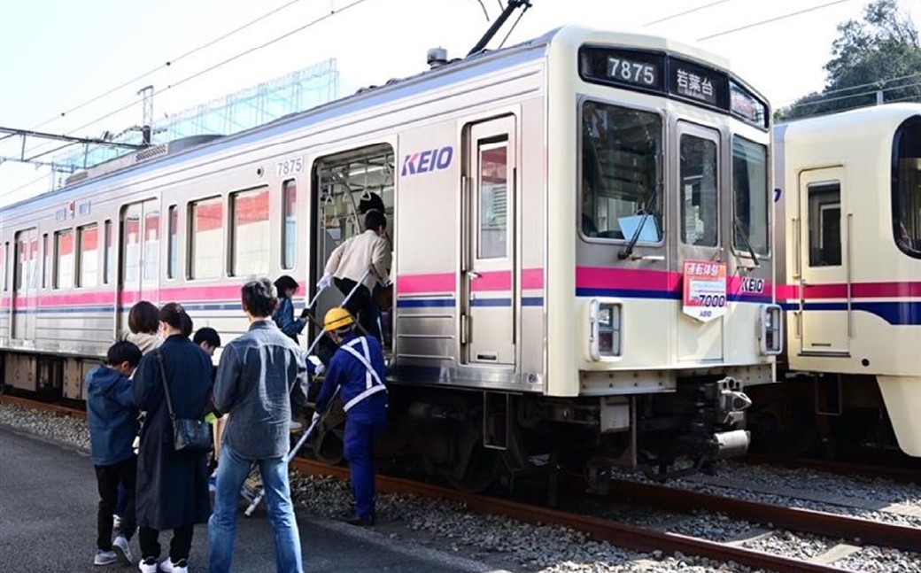 
                  「 京王電鉄オリジナル体験型返礼品 」 親子で電車運転体験とピット内見学ツアー 体験ペアチケット1組 （ 富士見ヶ丘車両基地 ） ペアチケット ペア チケット 体験 経験 見学 見学ツアー ツアー イベント 電車 鉄道 親子 電車運転体験 鉄道体験イベント 【 2026年10月順次発送予定 】
                