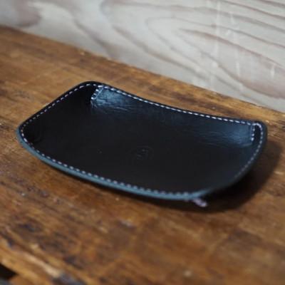 ふるさと納税 八幡市 革マネートレー ブラック アクセサリーや小物入れ、プレゼントやギフトにも。手作り本革レザー 受注生産