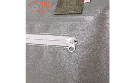 TENT BAG KEVINI.02　防水トートバッグ A4サイズ【カーキ】 AJU0003VC02