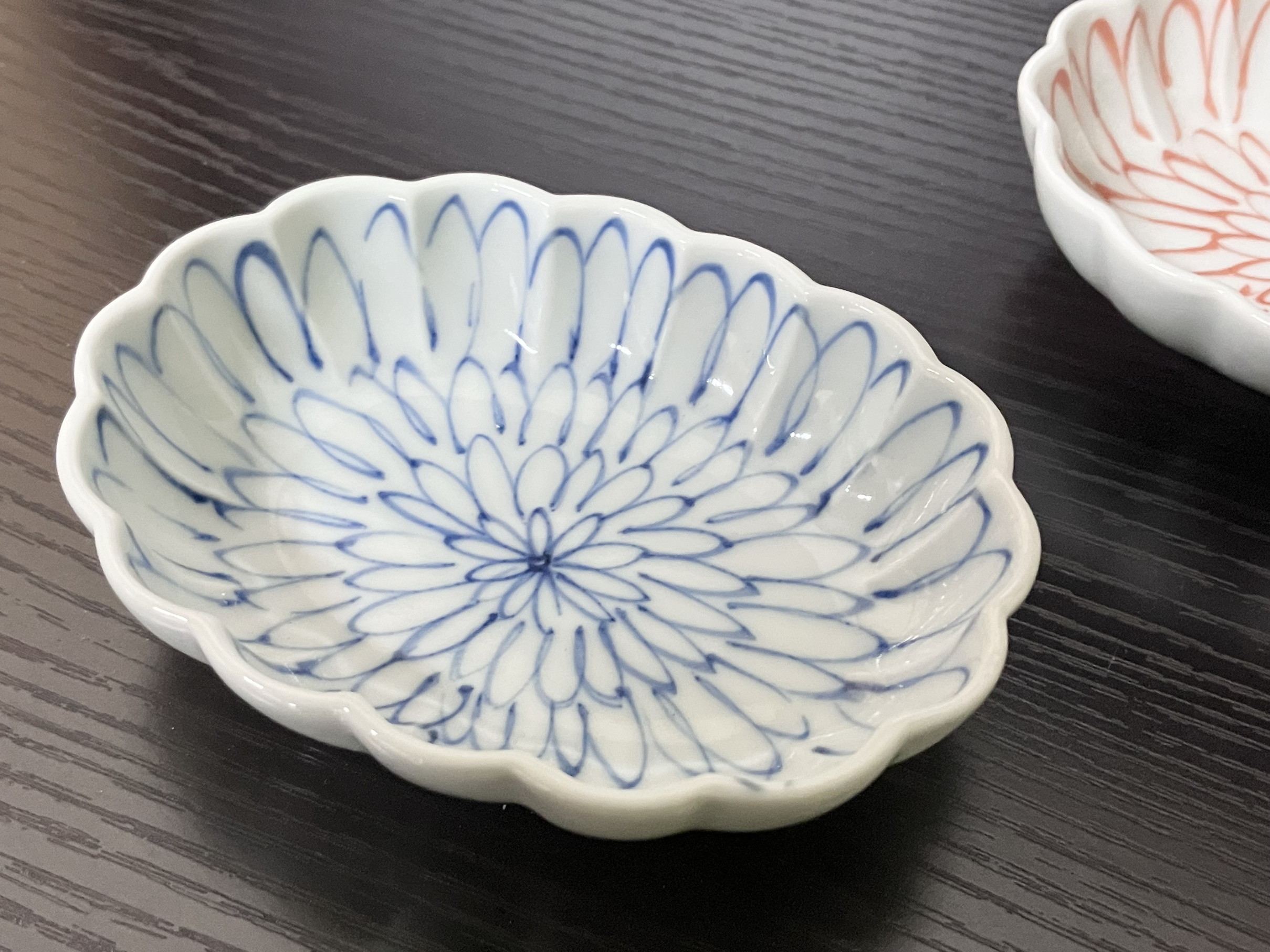 伊万里焼 菊（青・赤）菊形小判千代口セット H1063_イメージ4