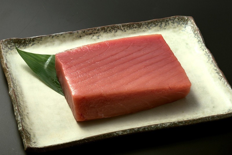 
                  一度も冷凍していない生マグロ 中トロ 国内産蓄養本マグロ
                