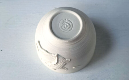 【瀬戸焼】 昇り鯉 ぐい呑 青磁 【立峰陶苑】 / 酒器 カップ ぐい呑み ギフト / 瀬戸市[BBEJ001]