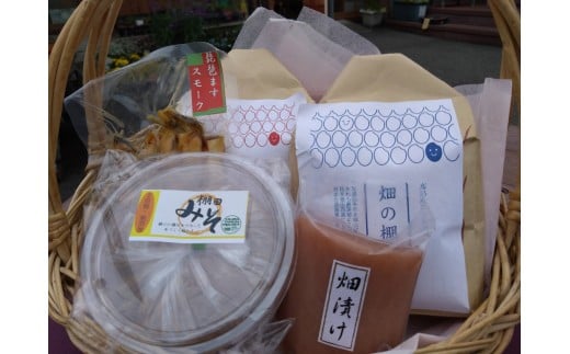 
                  うかわファームマート 地元銘品 詰め合わせ
                