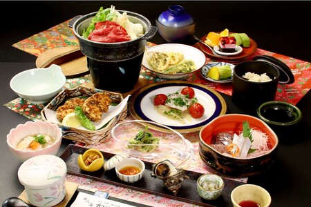 温泉総選挙「うる肌部門」全国第1位記念　かめや旅館　一泊二日ペア宿泊プラン＜迫力満点伝統石見神楽の鑑賞付き＞　【1日1組限定】 宿泊券 宿泊チケット ペアチケット トラベル 旅行 温泉 食事 神楽 鑑
