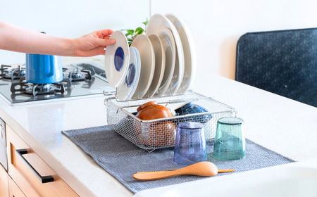 すっきり暮らすセット（スクエア+ディッシュラック） 水切りかご ステンレス 食洗機対応 燕三条製 [ビーワーススタイル] 【016S086】