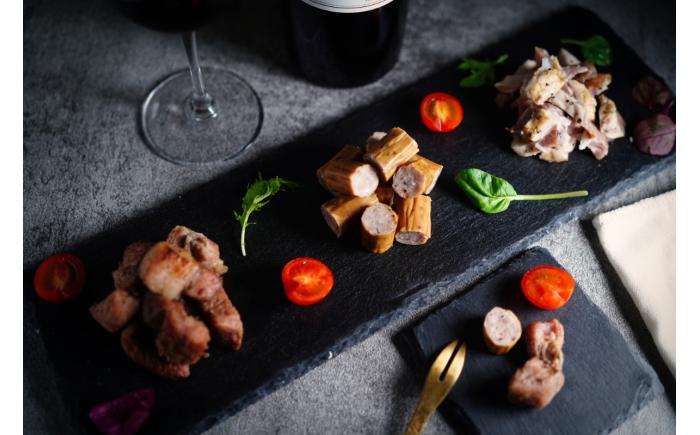 【全6回定期便】お楽しみ定期便　香心ポーク加工品おまかせセット(計3品約350g) 豚肉【有限会社コーシン】 [BHAH016]