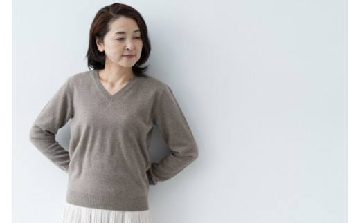 Vネックプルオーバー 度詰（コルク）女性用サイズ:M(38)≪白田のカシミヤ≫