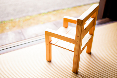 【悠工房】名入れ可 小国杉 子ども椅子（小） 天然木 国産材 木製 家具 ハンドメイド 手作り 小国杉いす 木の椅子 無添加 いす 椅子 お子様いす 贈り物 贈答 福祉 就労支援施設製造 SDGs ギ