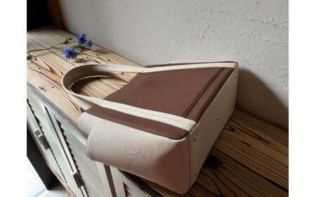 【2026年6月上旬発送開始】【 AKIRA オリジナル】【 マツコの知らない世界 で紹介されました！】 中型レディストートバッグ ダブルポケット ダークブラウン帆布×ライトベージュ 軽量 軽い 日本