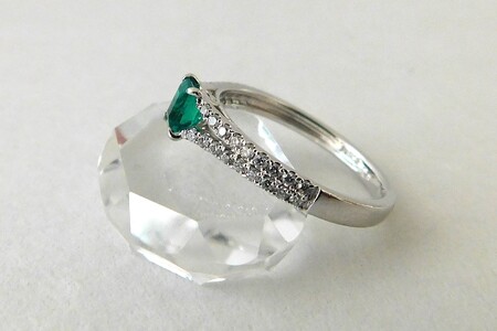 【ふるなび限定】【一点もの】Pt900　コロンビア産エメラルド（0.28ct）ダイヤモンドリング　K61　K06124-H　FN-Limited-SP
