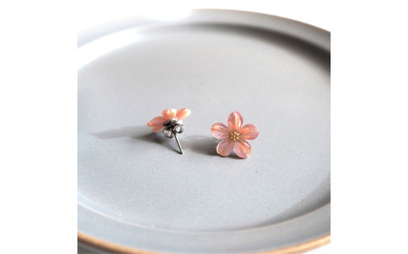 シェルのピアス 桜［ピンク］チタン製ピアス ハンドメイド No.040-08