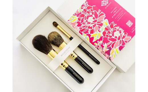 熊野化粧筆 宙高級リス毛3本セット【メイクブラシ 化粧筆 フェイスブラシ チークブラシ 灰リス 高級筆 熊野筆 伝統工芸 職人技 セット ギフト 贈り物】