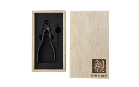 剣謙心 黒染 ニッパー型 爪切 桐箱入 燕三条製 028S048