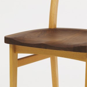 ダイニングチェア(肘付/板座)　ウォルナット×オーク材　飛騨の家具　イバタインテリア 椅子 いす 飛騨家具 アームチェア 飛騨の匠 ウォールナット オーク材 天然木 DCA-180  [Q2154]