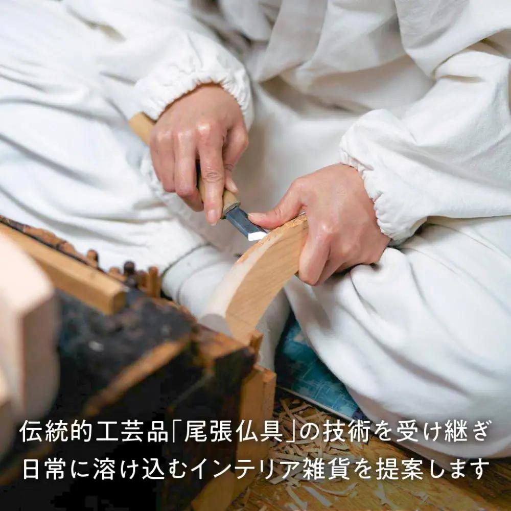 紗綾形の彫刻が美しい『cosaya』ブランドの木製銘々皿シリーズ　木製　丸皿（11cm） E柄