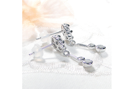ピアス K18WG ホワイトゴールド ダイヤモンド 【0.9ct】フラワー 花 揺れるピアス 振り子 スタッドピアス 【f232-k18wg】 [株式会社オーダーメイドジュエリーメイ 山梨県 韮崎市 