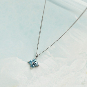 プラチナ900【ラボブルー 0.132ctダイヤモンドネックレス】 PT900-KN01001LBL[AM327] / プラチナ900 ブルーダイヤモンド ネックレス フラワーデザイン アクセサリー 