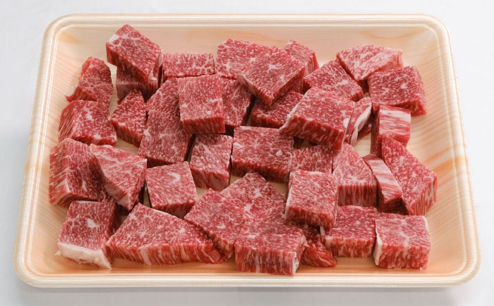厳選佐賀牛赤身サイコロステーキ500g / 牛肉 / 佐賀県 / 有限会社片岡精肉店 [41AEAC016]