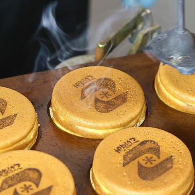 ふるさと納税 松山市 【松山老舗和菓子店】こいずみの大判焼[つぶあん][白あん]各4個入 |  | 02