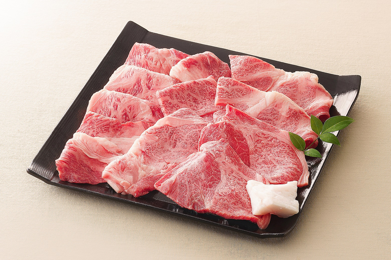 
            飛騨牛 肩 ロース 焼肉 ・ バーベキュー 用 300g | 牛肉 お肉 ブランド牛 和牛 黒毛和牛 国産 BBQ
          