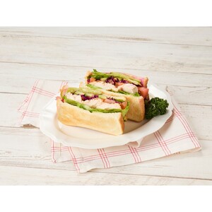 博多地どりローストチキン2㎏・あまおうタルト6号（18㎝）4～6人分【034-0054】