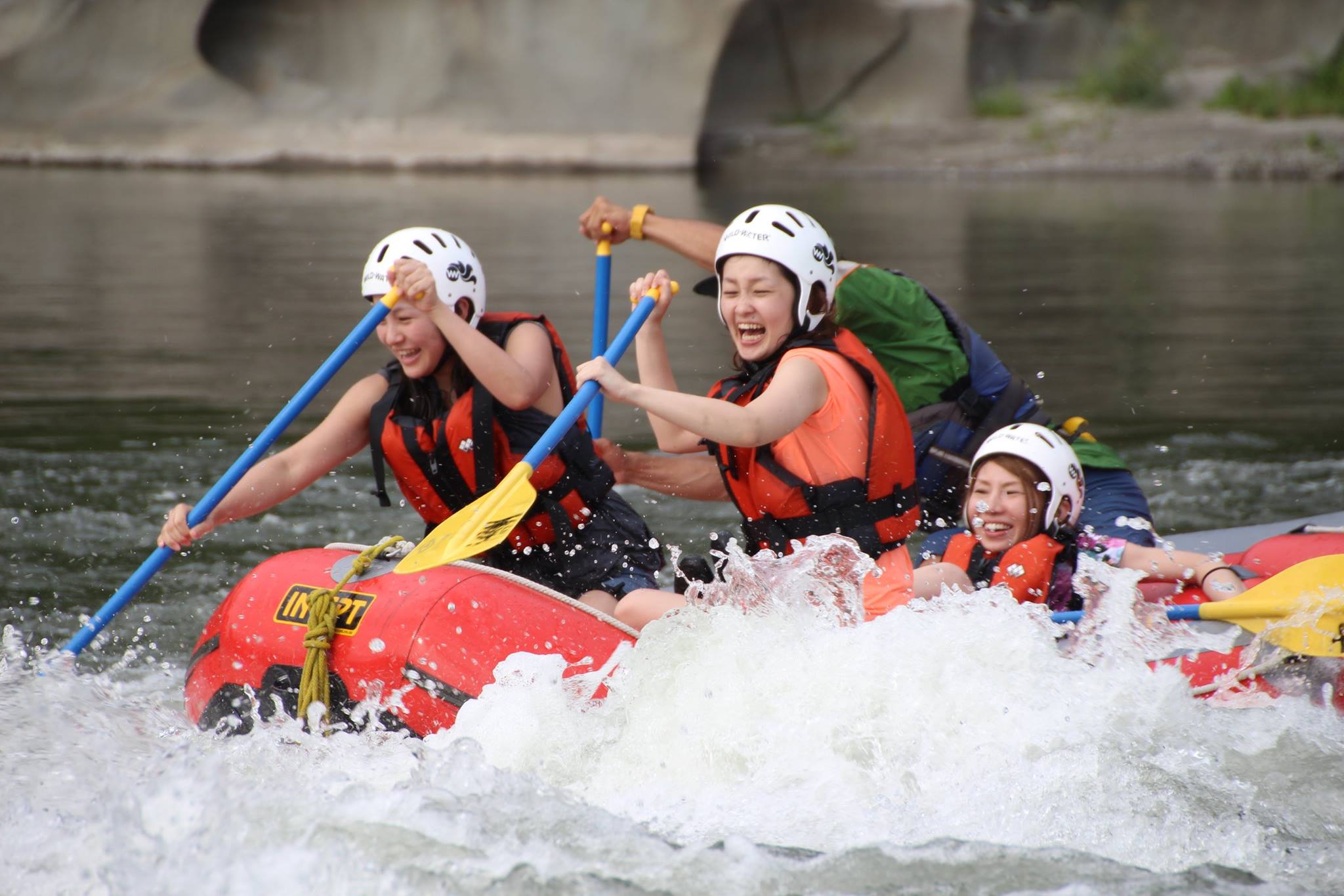 【ふるさと納税】ラフティング 体験・ボート 貸切チケット 山梨県 早川町 本流堂 川下り アウトドア アクティブ 自然体験 アドベンチャー 川遊び ファミリー 子連れ 親子 ガイド付き 初心者向け